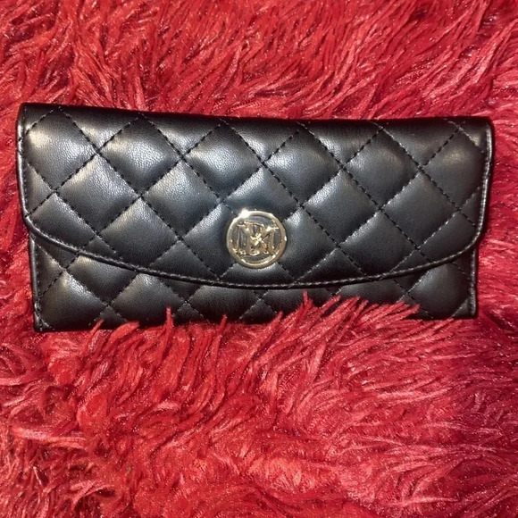 BADGLEY Mischka Studio Quilted Black Vegan Leather wallet - Picture 3 of 9